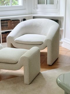 —- Mobilier —- 
Je ne vous ai pas encore parlé de ce projet : le projet DEST. Les clients m’ont d’abord fait confiance pour un coaching deco puis une fois les travaux gérés par eux-mêmes et par les entreprises, ils m’ont rappelé pour une mission Mobilier. Les clients avaient déjà des meubles de famille et belles œuvres d’art. Il a donc fallu composer un mariage harmonieux entre l’ancien et le contemporain. Merci à eux de m’avoir fait confiance. La suite des photos prochainement… 🤍 
#decorationinterieur #decoration #deco #decoaddict #decor #office #officedesign #renovation #officedecoration #rouenlemag #avantapres #architectedinterieur #decoratricedinterieur #decoratrice #avantaprès #lamaisonrouennaise #architecteinterieurrouen #renovationmaison #rouen #paris #architectedinterieurrouen #bureaux #officedesign #salleamanger #avantaprestravaux #avantapres #projet #office #mairiederouen
