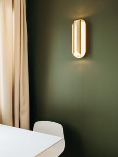 —- Lumière —- 
En architecture d’intérieur, il est très important de penser à la lumière, à l’éclairage de la pièce. Il a bien entendu l’apport de lumière naturelle, mais il y a également la lumière artificielle qui éclaire l’espace globalement puis l’éclairage d’ambiance et/ou lumière d’accentuation pour mettre en valeur un tableau ou un objet deco. 🖼️🪞
#decorationinterieur #decoration #deco #decoaddict #decor #office #officedesign #renovation #officedecoration #rouenlemag #avantapres #architectedinterieur #decoratricedinterieur #decoratrice #avantaprès #lamaisonrouennaise #architecteinterieurrouen #renovationmaison #rouen #paris #architectedinterieurrouen #bureaux #officedesign #salleamanger #avantaprestravaux #avantapres #projet #office #mairiederouen