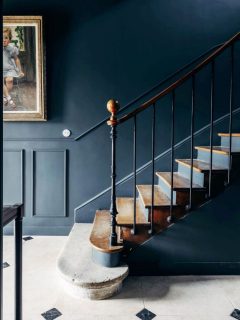 Un escalier, ce n’est pas juste un passage — c’est un vrai décor.
Jeu de matières, lumière, couleurs, garde-corps… tout compte.
Bien travaillé, il devient un point fort de la maison, presque une signature. ✨
#architectureinterieure #interiordesign #renovation #deco #escalier