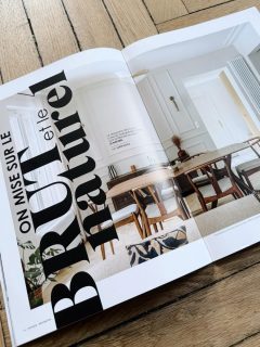 Je feuillette… et je réalise.
Ces projets, je les ai vécus de l’intérieur.
Les choix, les hésitations, les détails qu’on ajuste jusqu’au dernier moment…
Et aujourd’hui, les voir réunis dans Instant Rouennais @instantnormandie , ça me fait quelque chose.
Pas juste pour la publication.
Mais parce que ça raconte une façon de travailler.
Prendre le temps.
Observer.
Composer avec l’existant plutôt que lutter contre.
C’est exactement ça, La Maison Rouennaise.
Merci pour cette mise en lumière 🤍
Merci également aux entreprises avec qui je travaille quotidiennement pour donner vie à ces idées.
#architectureinterieure #renovationhautdegamme #interieurancien #designintemporel #architectedinterieur