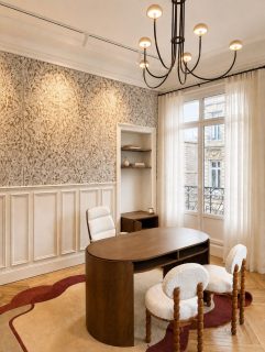 Qui a dit que des bureaux devaient être tristes ? 🤎

Pour ce projet, j’avais envie de tout sauf de bureaux classiques.

De la couleur, du caractère, de belles matières, du mobilier qui donne envie de s’installer… tout en gardant évidemment un lieu pensé pour travailler, recevoir et vivre au quotidien.

J’aime particulièrement travailler les espaces professionnels parce qu’ils permettent aussi d’oser. Et ici, on a osé 😍

Des bureaux qui ne ressemblent pas vraiment à des bureaux… et c’était exactement l’idée.
Vous pourriez travailler ici tous les jours ? 

#ArchitectureInterieure #AmenagementBureaux #DecorationInterieure #RenovationInterieure #ArchitecteInterieur